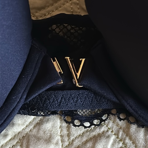 VS Bra & Panty Set - Picture 7 of 8